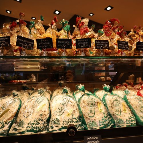 Cafe Café Endter Konditorei Bäckerei Brotkultur Tortenkunst Kaffee Kaffeespezialitäten Stollen Bergwerkstollen Mandelstollen Mohnstollen Nussstollen Lebkuchen Plätzchen
