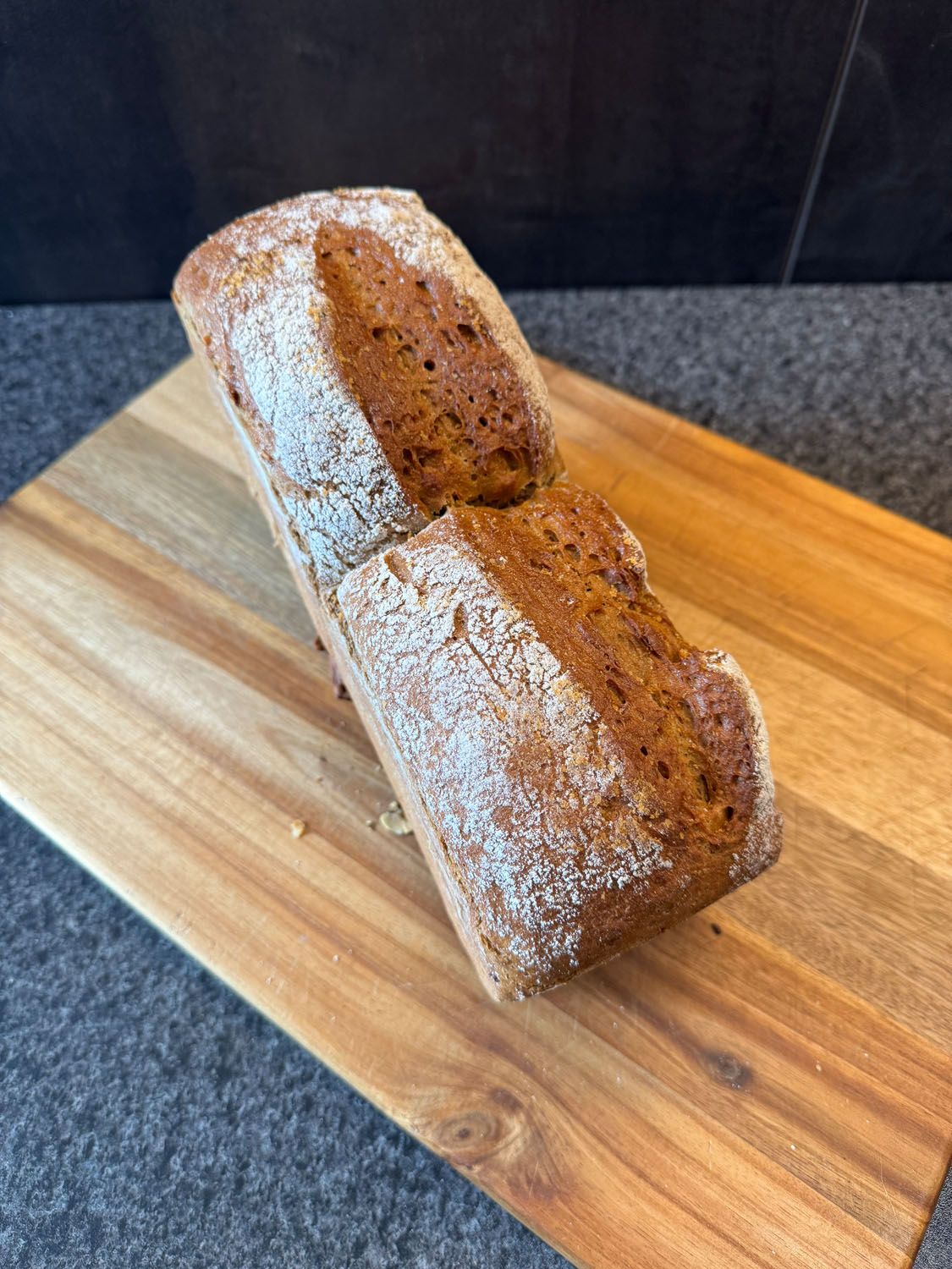 Cafe Café Endter Konditorei Bäckerei Brotkultur Tortenkunst Kaffee Kaffeespezialitäten Brot Mischbrot Weißbrot Zwiebelbrot Roggenbrot Vitalbrot Roggenvollkornbrot Dinkel-Chiabrot Holzofenbrot Hachelsteiner Hallenburger Pane Ructico