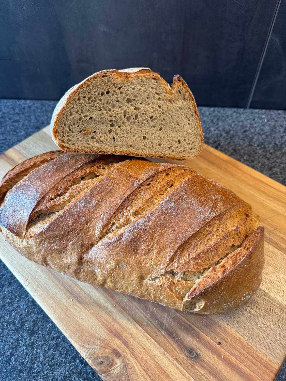 Cafe Café Endter Konditorei Bäckerei Brotkultur Tortenkunst Kaffee Kaffeespezialitäten Brot Mischbrot Weißbrot Zwiebelbrot Roggenbrot Vitalbrot Roggenvollkornbrot Dinkel-Chiabrot Holzofenbrot Hachelsteiner Hallenburger Pane Ructico