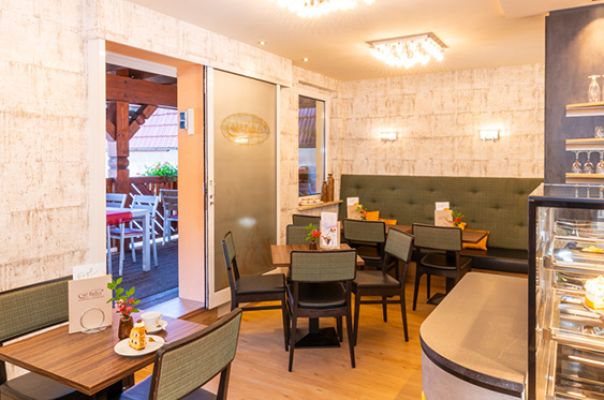 Cafe Café Endter Konditorei Bäckerei Brotkultur Tortenkunst Kaffee Kaffeespezialitäten Brot Mischbrot Weißbrot Zwiebelbrot Roggenbrot Vitalbrot Roggenvollkornbrot Dinkel-Chiabrot Holzofenbrot Hachelsteiner Hallenburger Pane Ructico Brötchen Laugengebäck Torten Thementorten Hochzeitstorten Geburtstagstorten Schuleinführungstorten Eis Baumkuchen Stollen Bergwerkstollen Mandelstollen Mohnstollen Nussstollen Lebkuchen Plätzchen