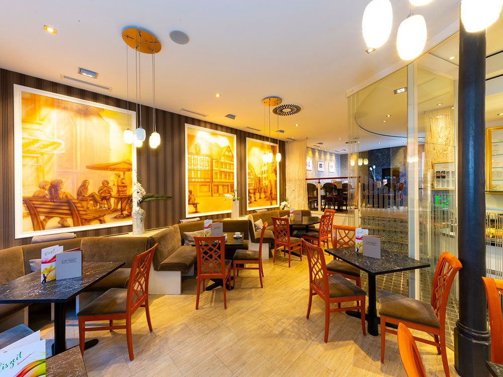 Cafe Café Endter Konditorei Bäckerei Brotkultur Tortenkunst Kaffee Kaffeespezialitäten Brot Mischbrot Weißbrot Zwiebelbrot Roggenbrot Vitalbrot Roggenvollkornbrot Dinkel-Chiabrot Holzofenbrot Hachelsteiner Hallenburger Pane Ructico Brötchen Laugengebäck Torten Thementorten Hochzeitstorten Geburtstagstorten Schuleinführungstorten Eis Baumkuchen Stollen Bergwerkstollen Mandelstollen Mohnstollen Nussstollen Lebkuchen Plätzchen