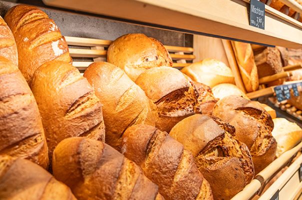 Cafe Café Endter Konditorei Bäckerei Brotkultur Tortenkunst Kaffee Kaffeespezialitäten Brot Mischbrot Weißbrot Zwiebelbrot Roggenbrot Vitalbrot Roggenvollkornbrot Dinkel-Chiabrot Holzofenbrot Hachelsteiner Hallenburger Pane Ructico Brötchen Laugengebäck Torten Thementorten Hochzeitstorten Geburtstagstorten Schuleinführungstorten Eis Baumkuchen Stollen Bergwerkstollen Mandelstollen Mohnstollen Nussstollen Lebkuchen Plätzchen