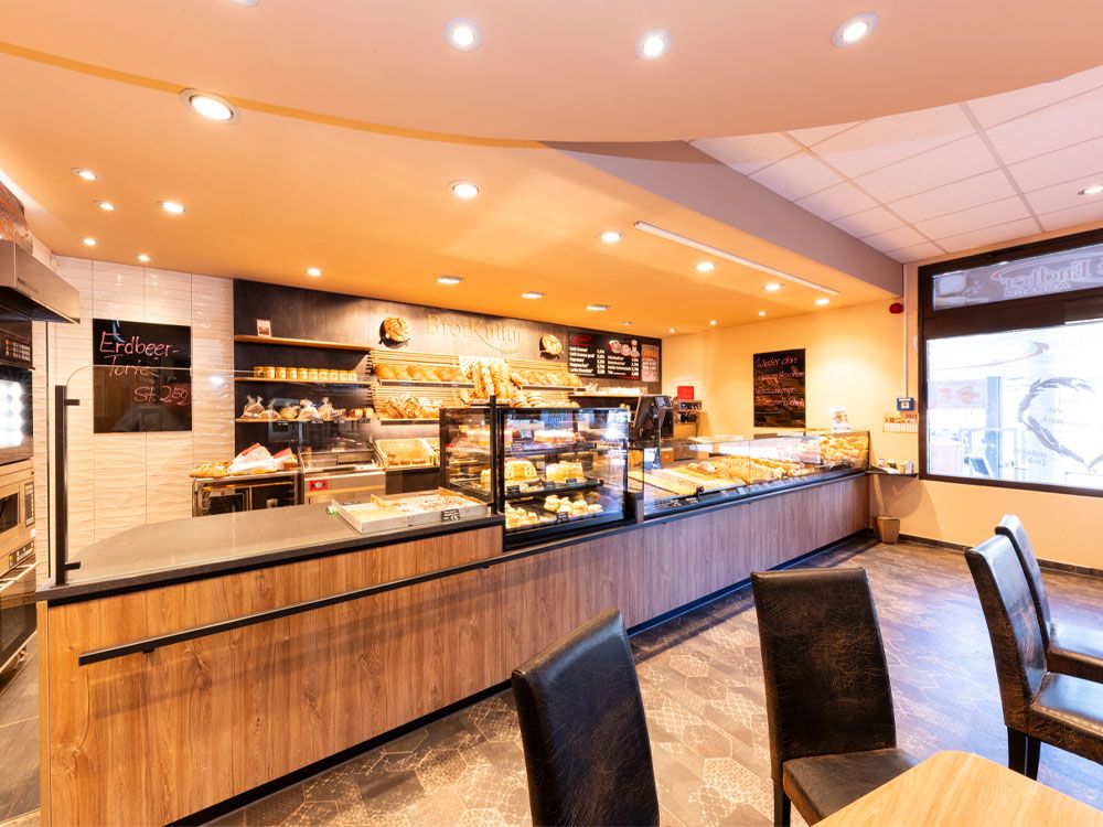 Cafe Café Endter Konditorei Bäckerei Brotkultur Tortenkunst Kaffee Kaffeespezialitäten Brot Mischbrot Weißbrot Zwiebelbrot Roggenbrot Vitalbrot Roggenvollkornbrot Dinkel-Chiabrot Holzofenbrot Hachelsteiner Hallenburger Pane Ructico Brötchen Laugengebäck Torten Thementorten Hochzeitstorten Geburtstagstorten Schuleinführungstorten Eis Baumkuchen Stollen Bergwerkstollen Mandelstollen Mohnstollen Nussstollen Lebkuchen Plätzchen