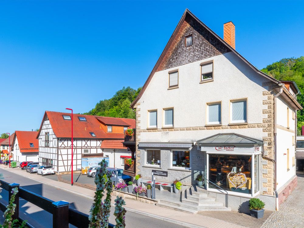 Cafe Café Endter Konditorei Bäckerei Brotkultur Tortenkunst Kaffee Kaffeespezialitäten Brot Mischbrot Weißbrot Zwiebelbrot Roggenbrot Vitalbrot Roggenvollkornbrot Dinkel-Chiabrot Holzofenbrot Hachelsteiner Hallenburger Pane Ructico Brötchen Laugengebäck Torten Thementorten Hochzeitstorten Geburtstagstorten Schuleinführungstorten Eis Baumkuchen Stollen Bergwerkstollen Mandelstollen Mohnstollen Nussstollen Lebkuchen Plätzchen