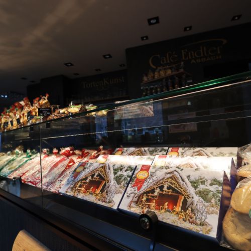 Cafe Café Endter Konditorei Bäckerei Brotkultur Tortenkunst Kaffee Kaffeespezialitäten Stollen Bergwerkstollen Mandelstollen Mohnstollen Nussstollen Lebkuchen Plätzchen