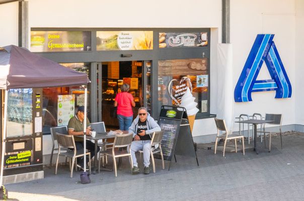 Cafe Café Endter Konditorei Bäckerei Brotkultur Tortenkunst Kaffee Kaffeespezialitäten Brot Mischbrot Weißbrot Zwiebelbrot Roggenbrot Vitalbrot Roggenvollkornbrot Dinkel-Chiabrot Holzofenbrot Hachelsteiner Hallenburger Pane Ructico Brötchen Laugengebäck Torten Thementorten Hochzeitstorten Geburtstagstorten Schuleinführungstorten Eis Baumkuchen Stollen Bergwerkstollen Mandelstollen Mohnstollen Nussstollen Lebkuchen Plätzchen
