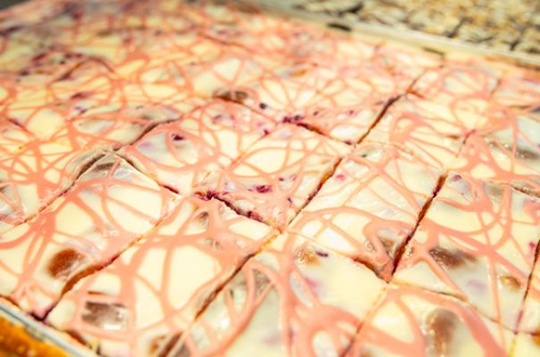Cafe Café Endter Konditorei Bäckerei Brotkultur Tortenkunst Kaffee Kaffeespezialitäten Brot Mischbrot Weißbrot Zwiebelbrot Roggenbrot Vitalbrot Roggenvollkornbrot Dinkel-Chiabrot Holzofenbrot Hachelsteiner Hallenburger Pane Ructico Brötchen Laugengebäck Torten Thementorten Hochzeitstorten Geburtstagstorten Schuleinführungstorten Eis Baumkuchen Stollen Bergwerkstollen Mandelstollen Mohnstollen Nussstollen Lebkuchen Plätzchen