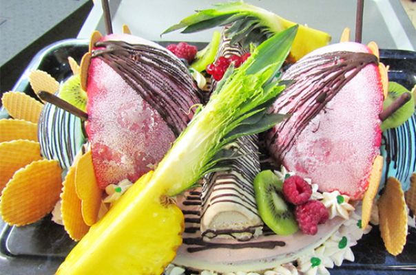 Cafe Café Endter Konditorei Bäckerei Brotkultur Tortenkunst Kaffee Kaffeespezialitäten Brot Mischbrot Weißbrot Zwiebelbrot Roggenbrot Vitalbrot Roggenvollkornbrot Dinkel-Chiabrot Holzofenbrot Hachelsteiner Hallenburger Pane Ructico Brötchen Laugengebäck Torten Thementorten Hochzeitstorten Geburtstagstorten Schuleinführungstorten Eis Baumkuchen Stollen Bergwerkstollen Mandelstollen Mohnstollen Nussstollen Lebkuchen Plätzchen